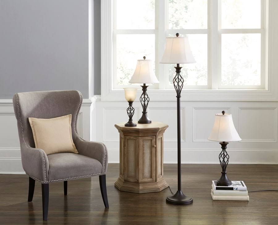 4-Piece Lamp Set with White Shades D800185