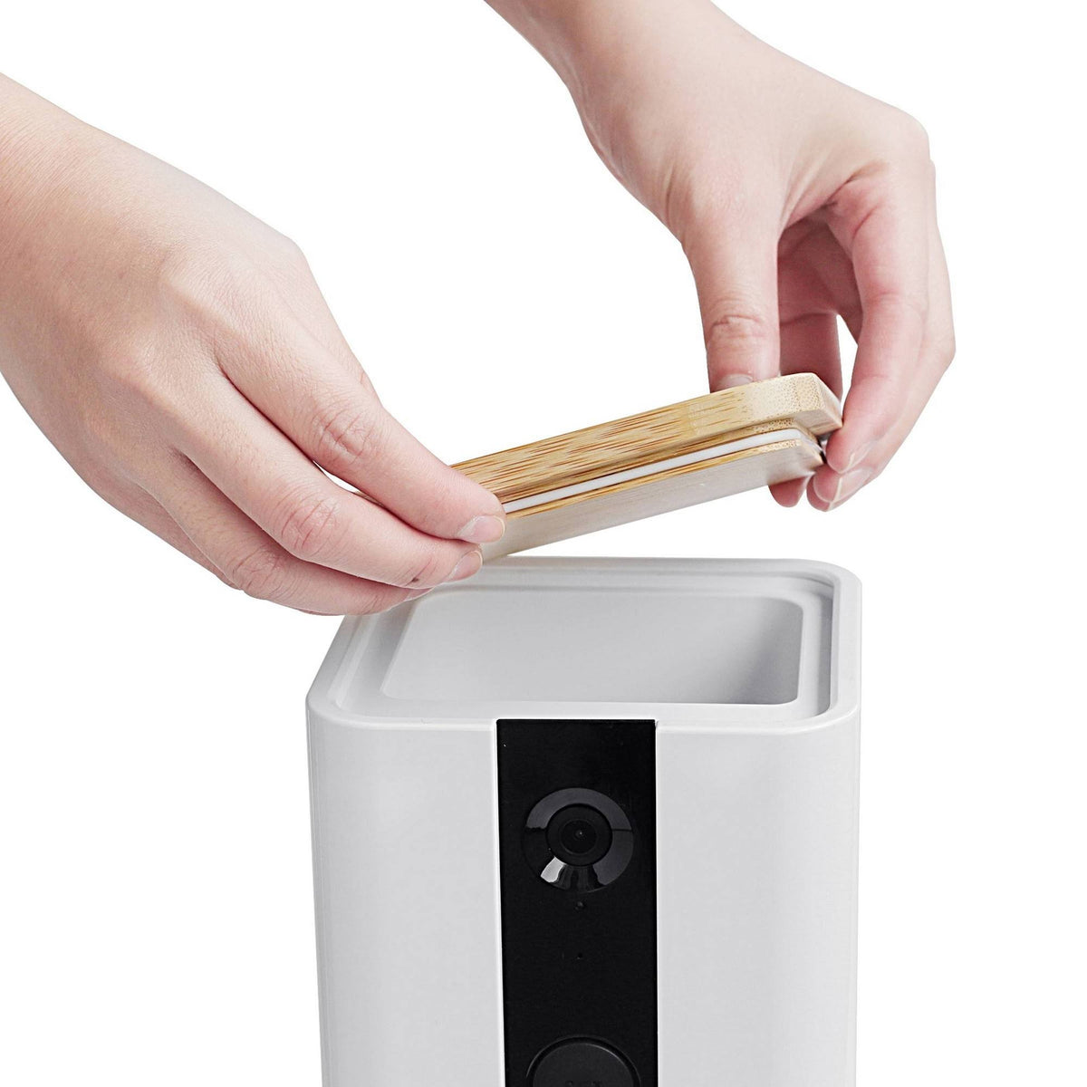 White Pet Treat Dispenser with Camera P621676