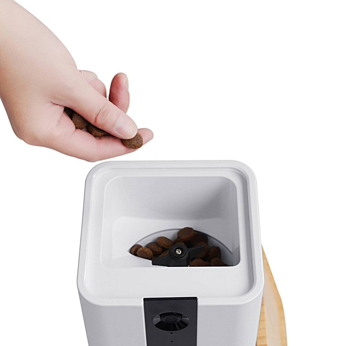 White Pet Treat Dispenser with Camera P621676