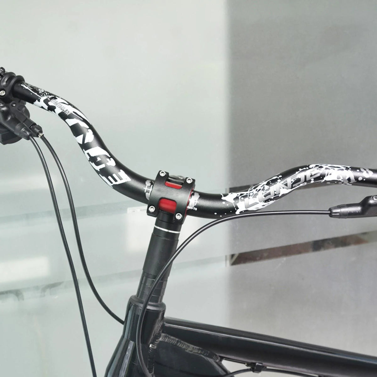 Black 720mm Riser Handlebar R412