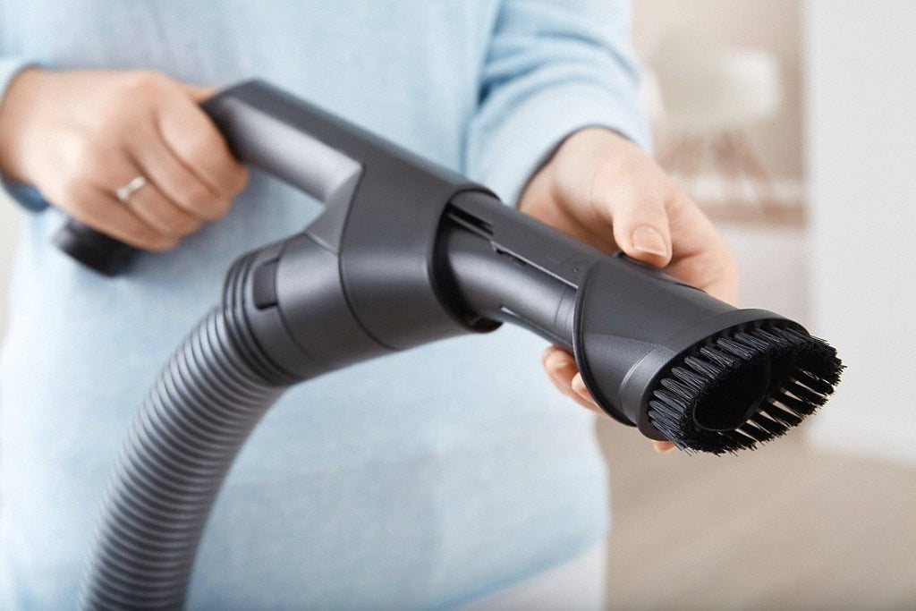 Bagless Canister Vacuum E484