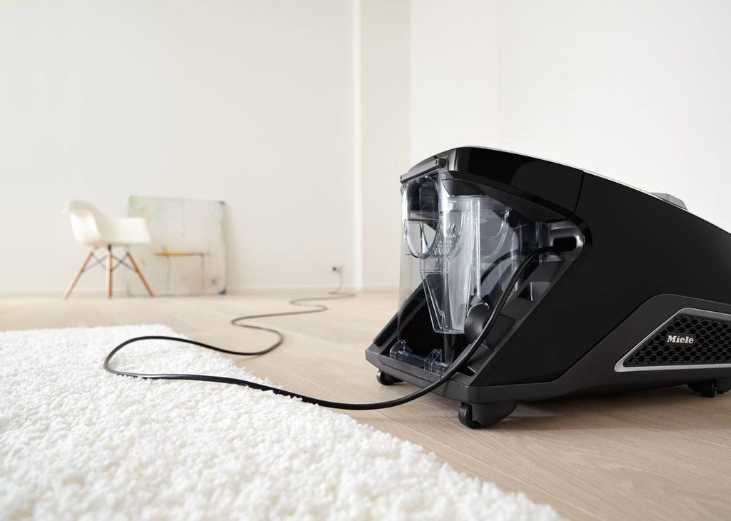 Bagless Canister Vacuum E484